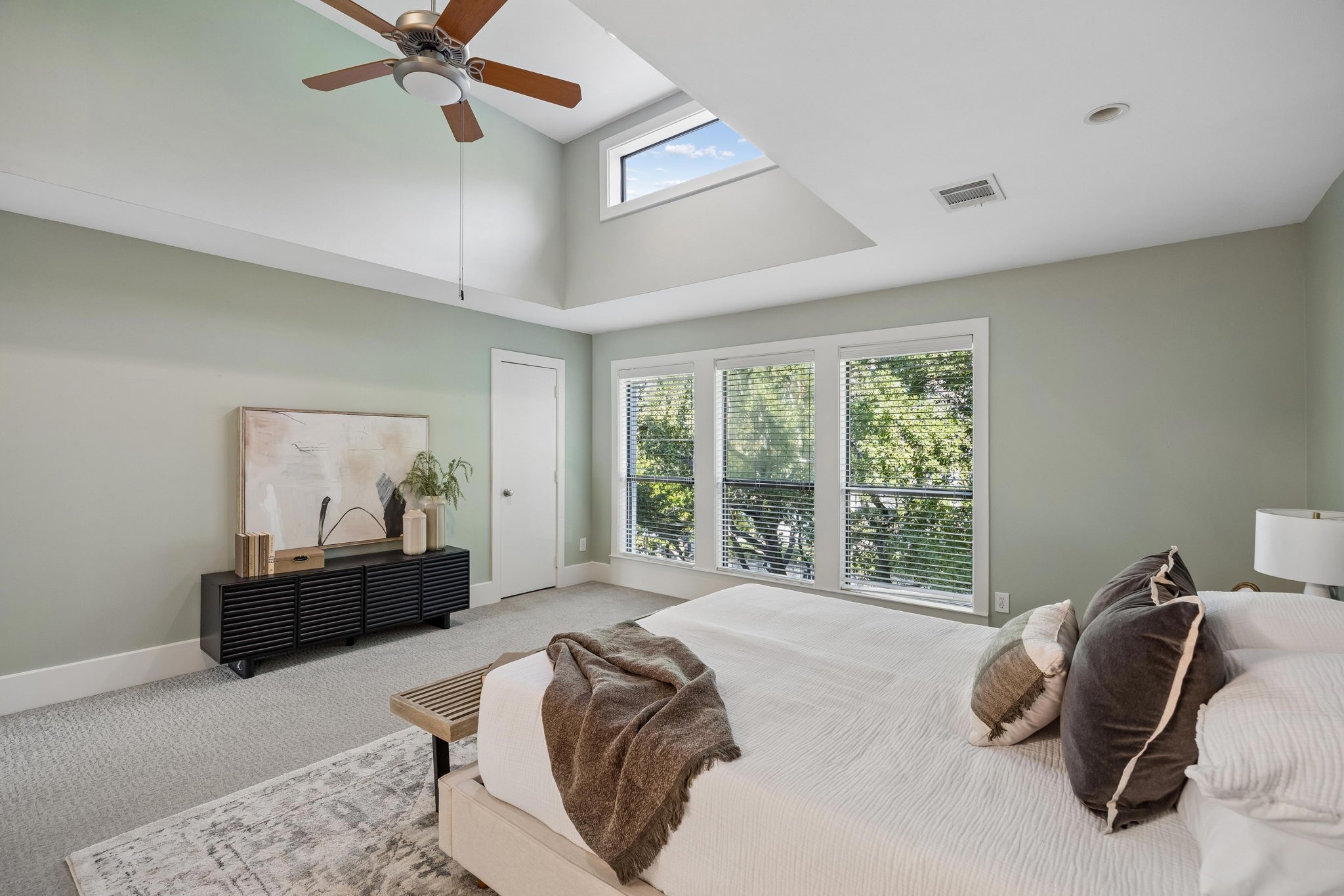2606 Shelby Avenue 102