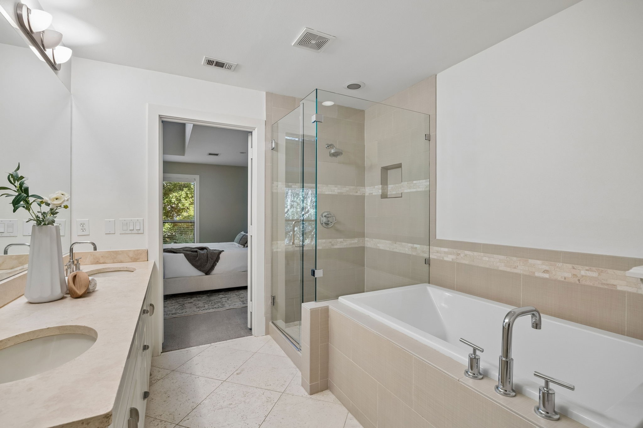 2606 Shelby Avenue 102