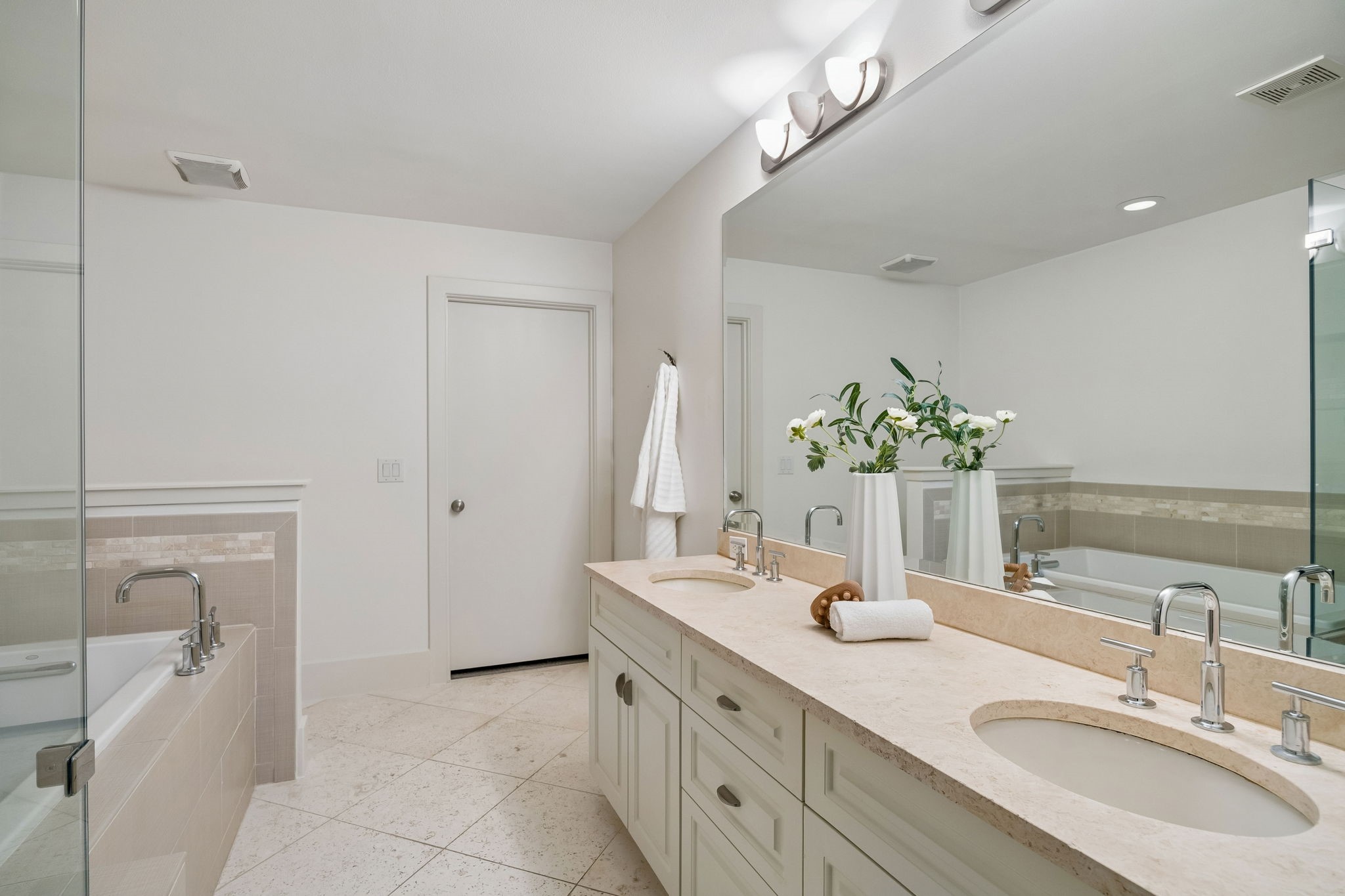2606 Shelby Avenue 102