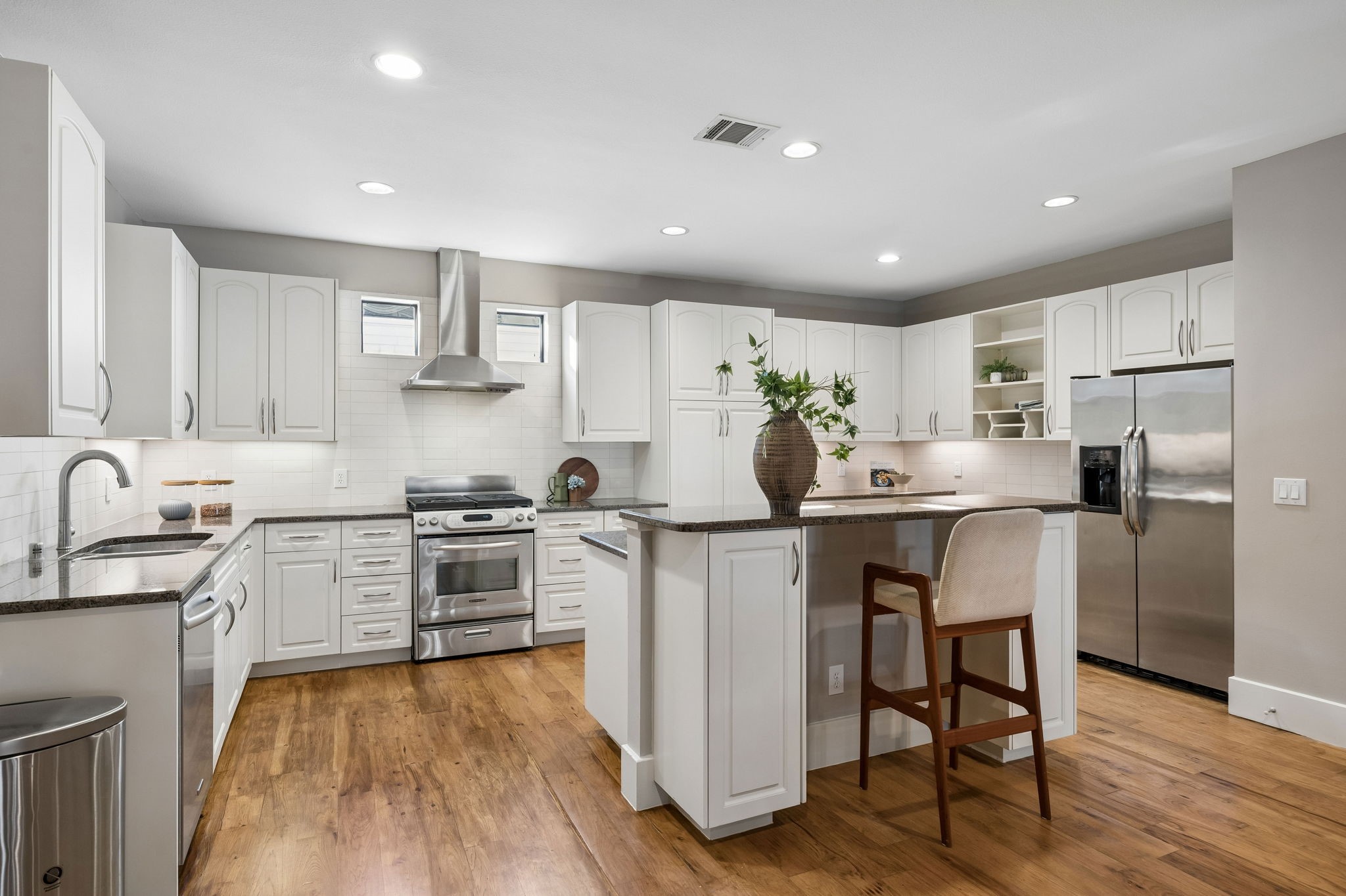 2606 Shelby Avenue 102