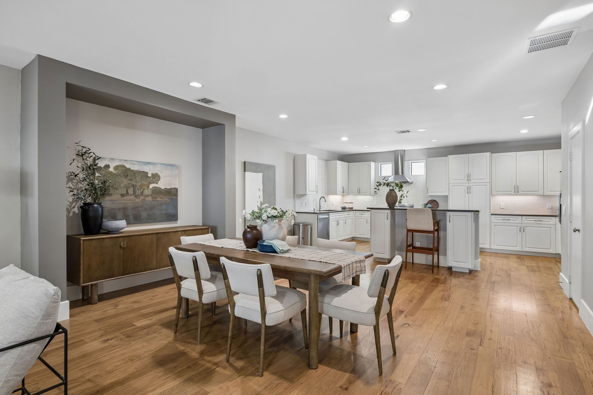 2606 Shelby Avenue 102