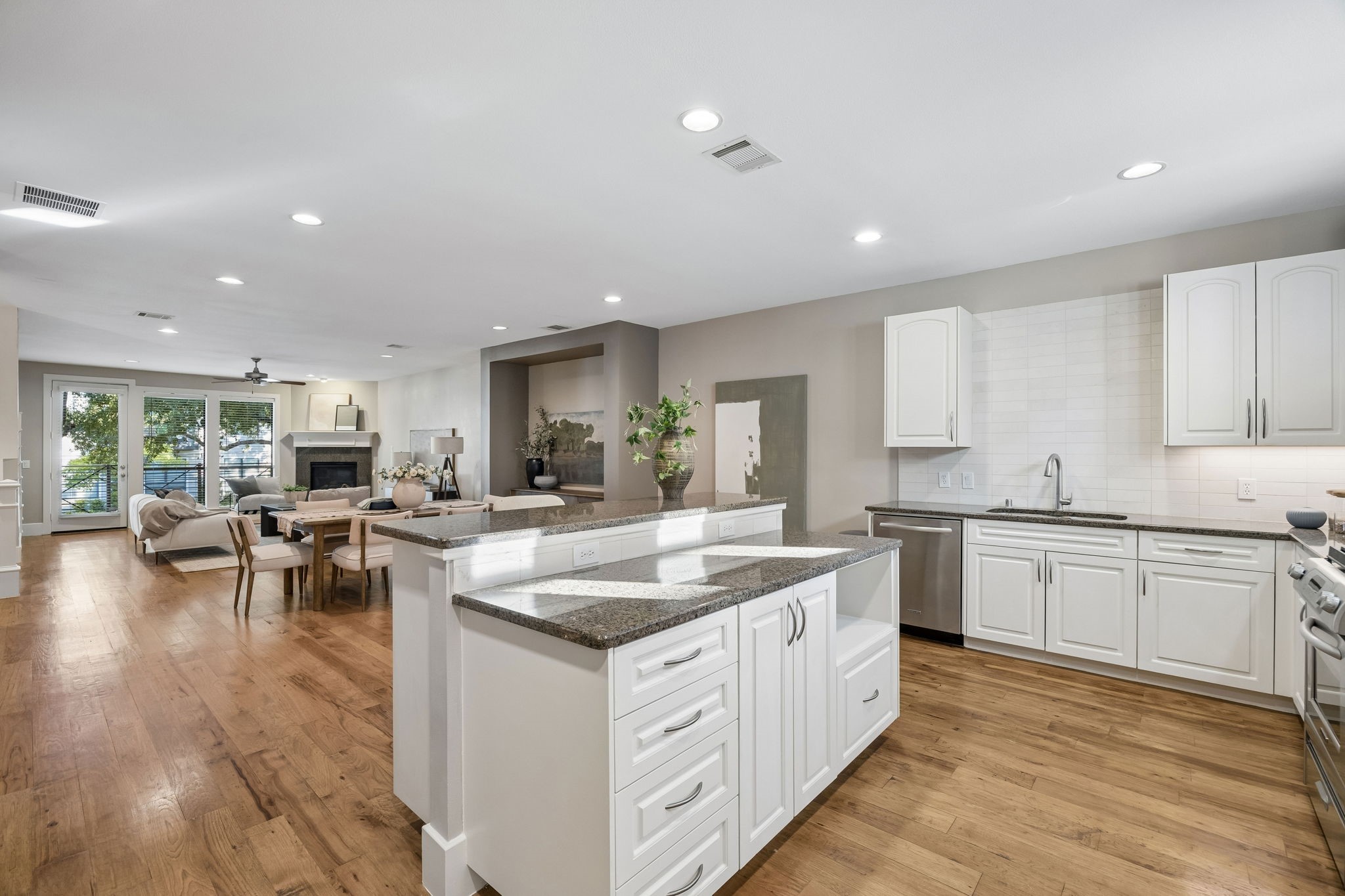 2606 Shelby Avenue 102