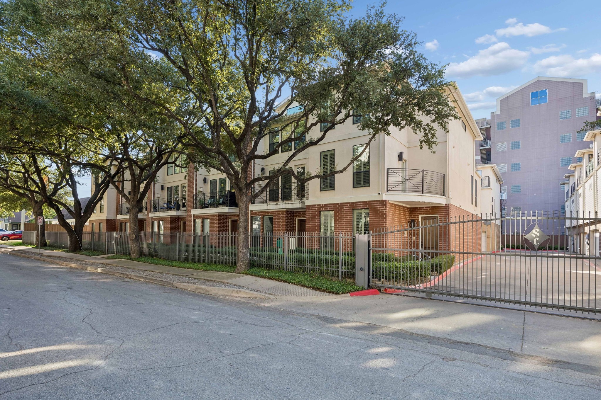 2606 Shelby Avenue 102