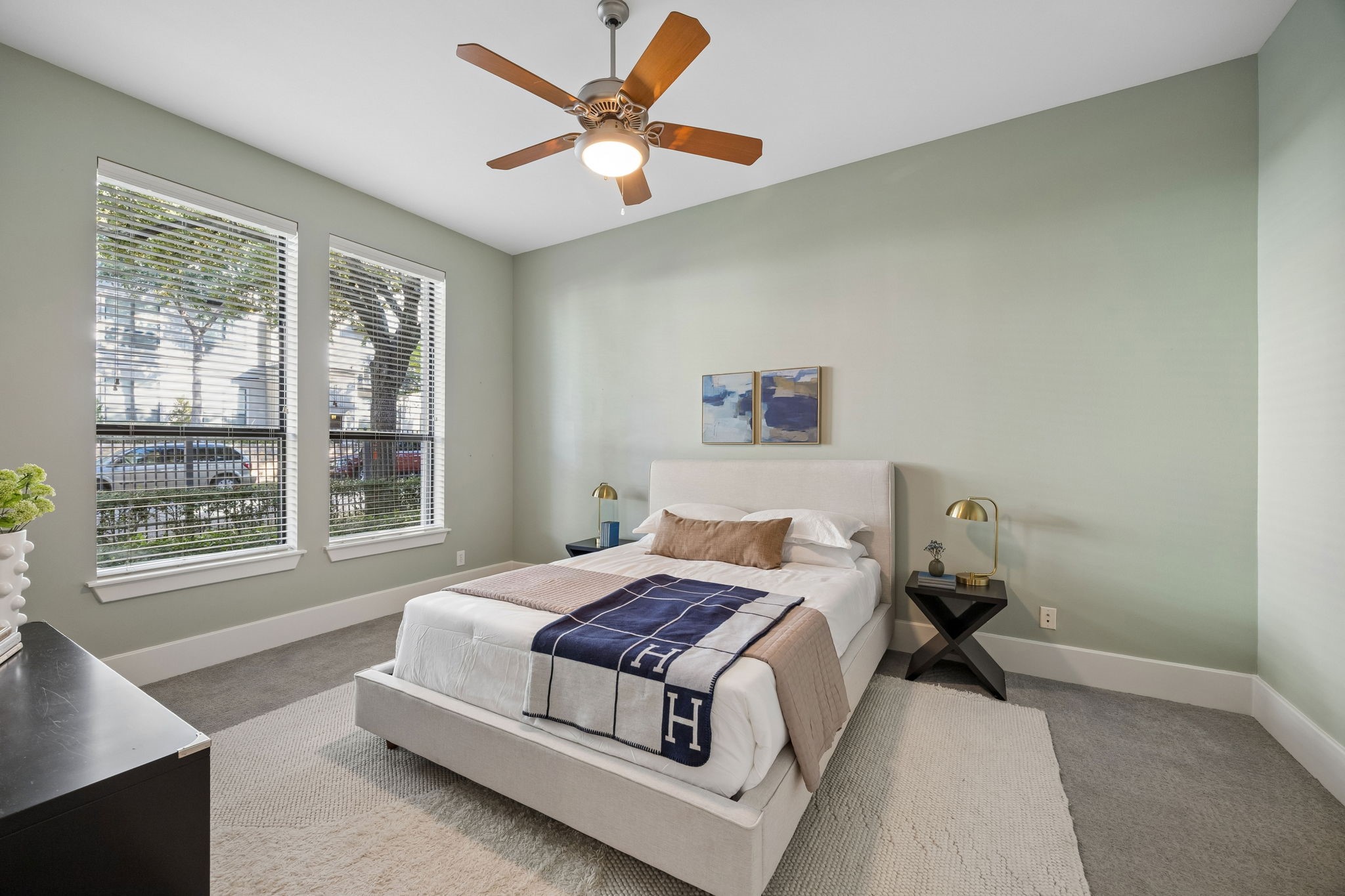 2606 Shelby Avenue 102