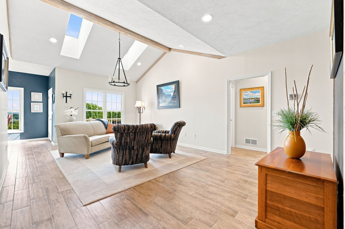 316 Ridge View COURT