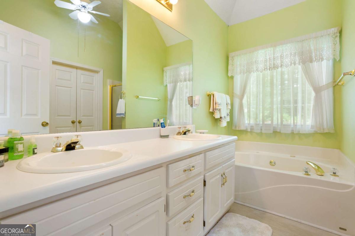 435 Crosshaven Way
