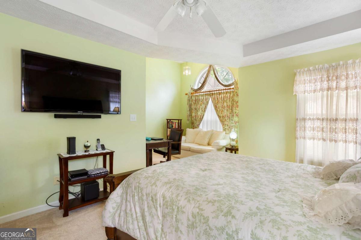 435 Crosshaven Way