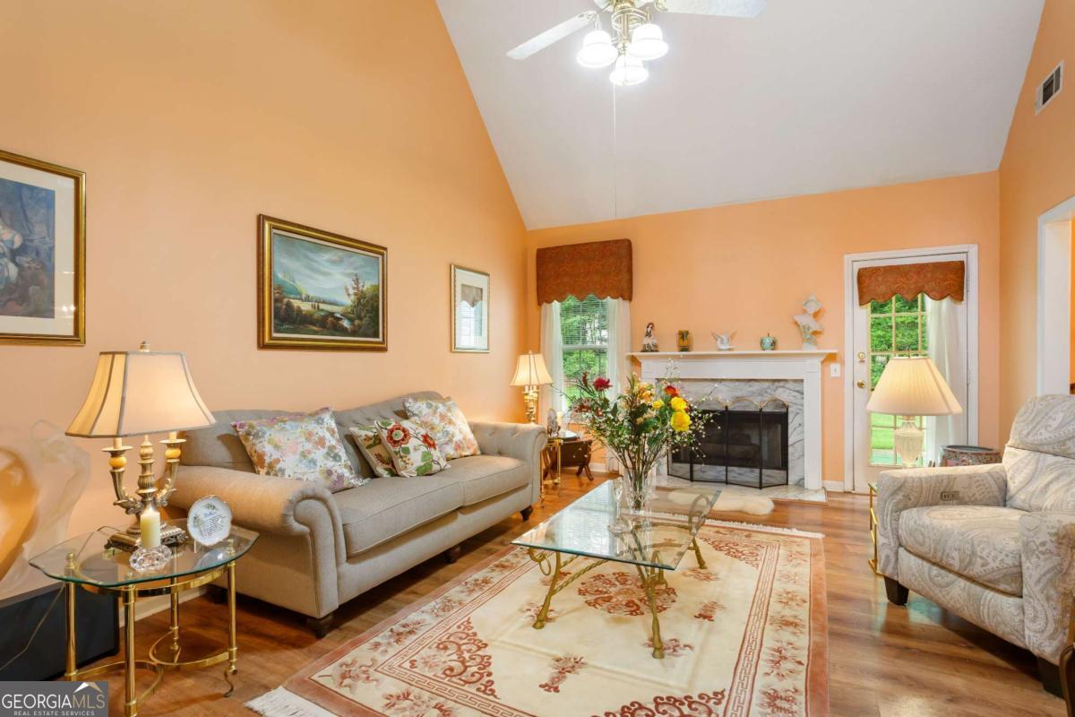 435 Crosshaven Way