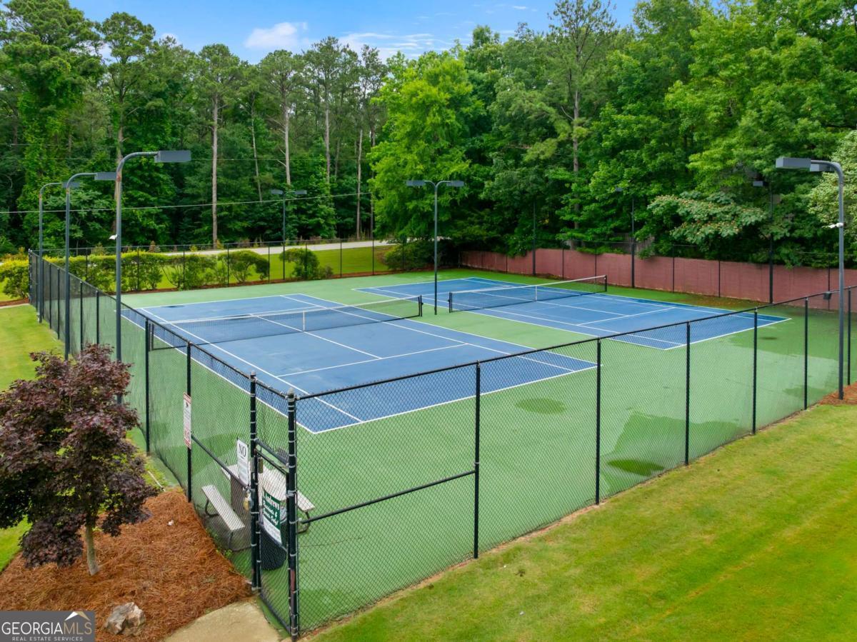 435 Crosshaven Way