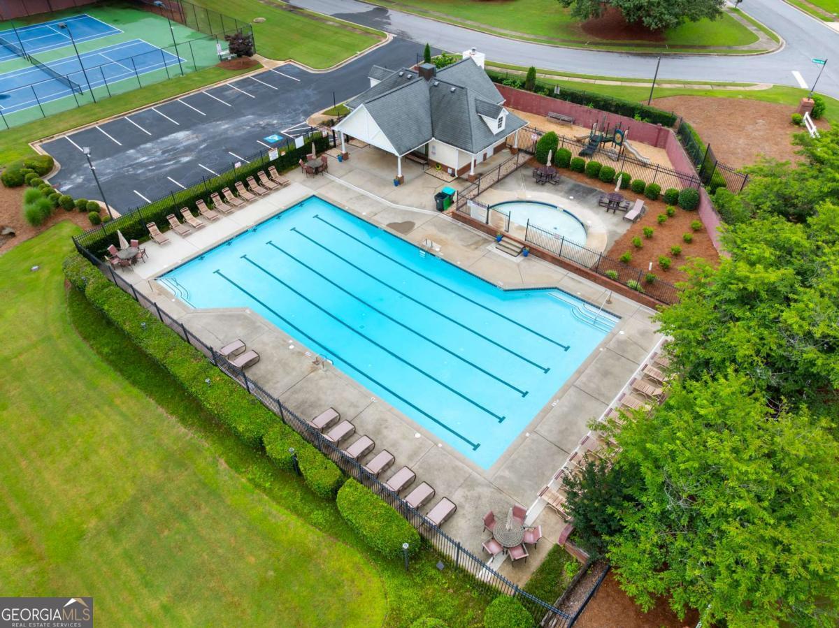 435 Crosshaven Way