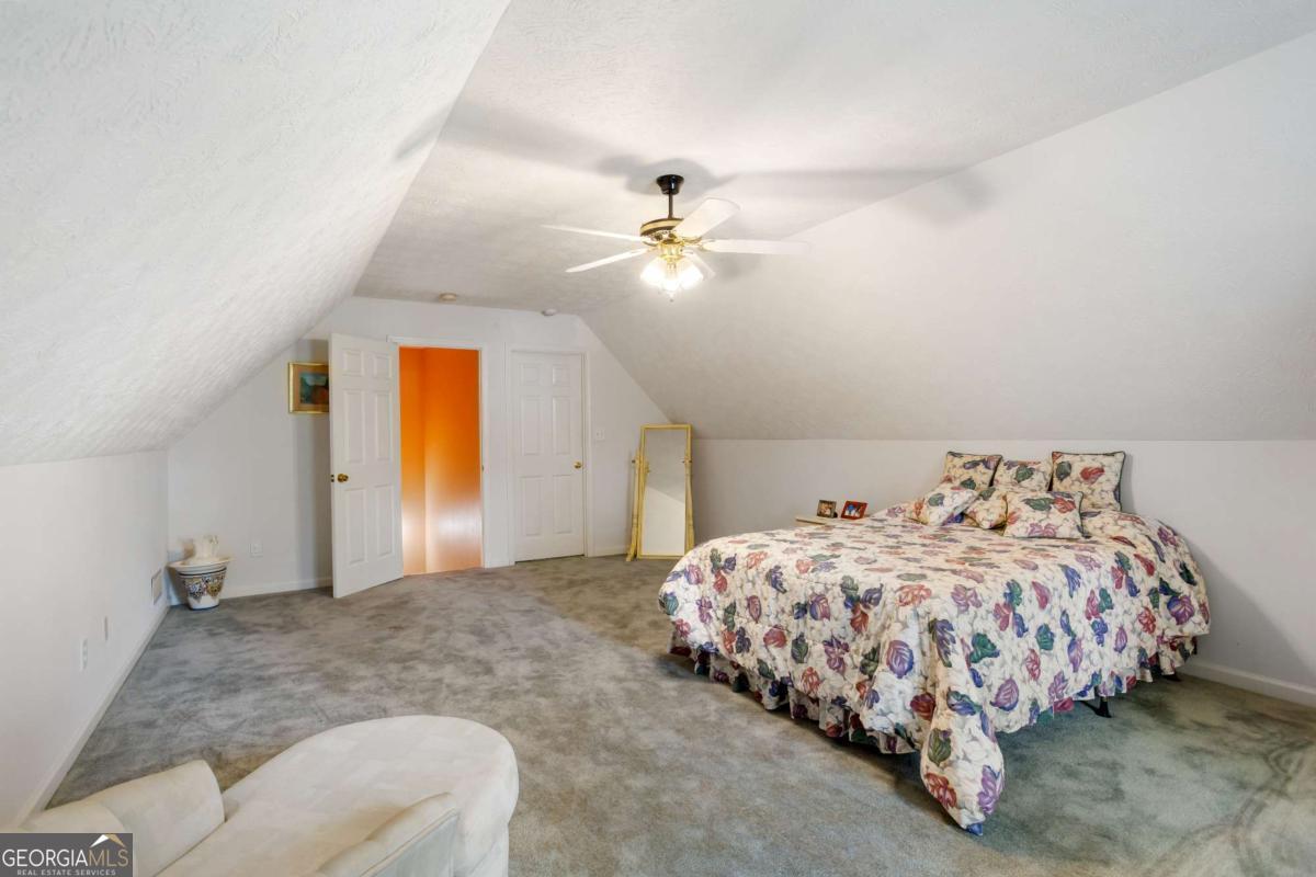 435 Crosshaven Way