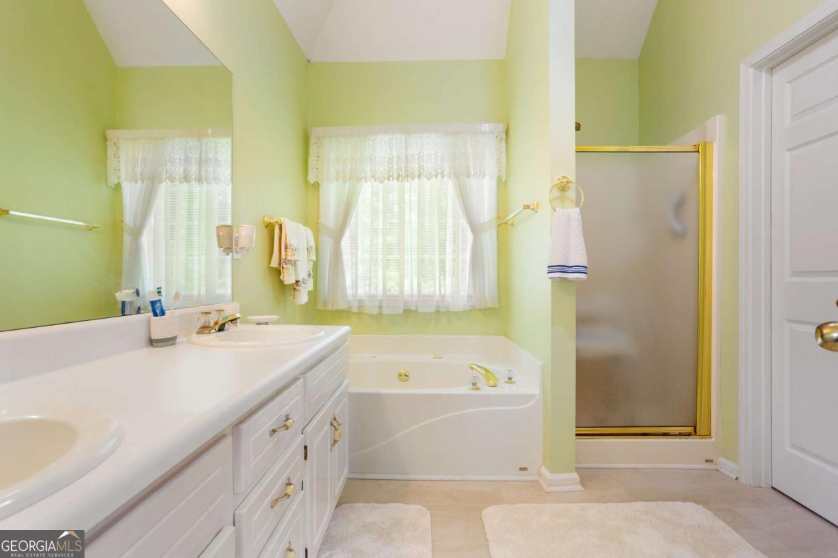 435 Crosshaven Way