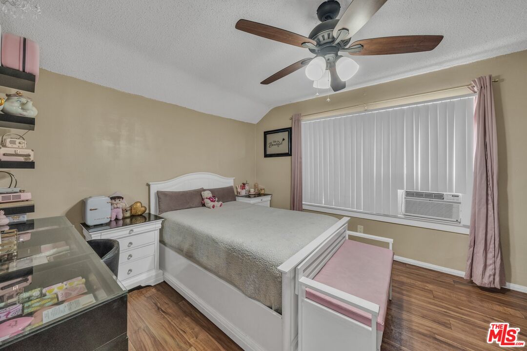 4843 Rosewood Ave