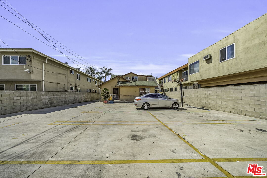 4843 Rosewood Ave