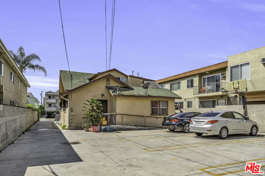 4843 Rosewood Ave