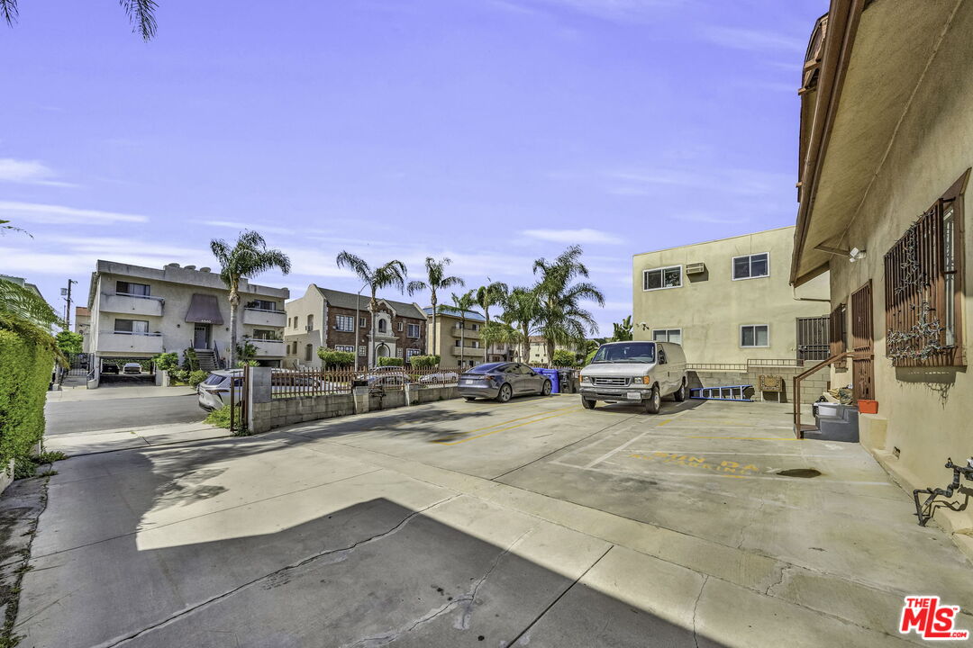 4843 Rosewood Ave