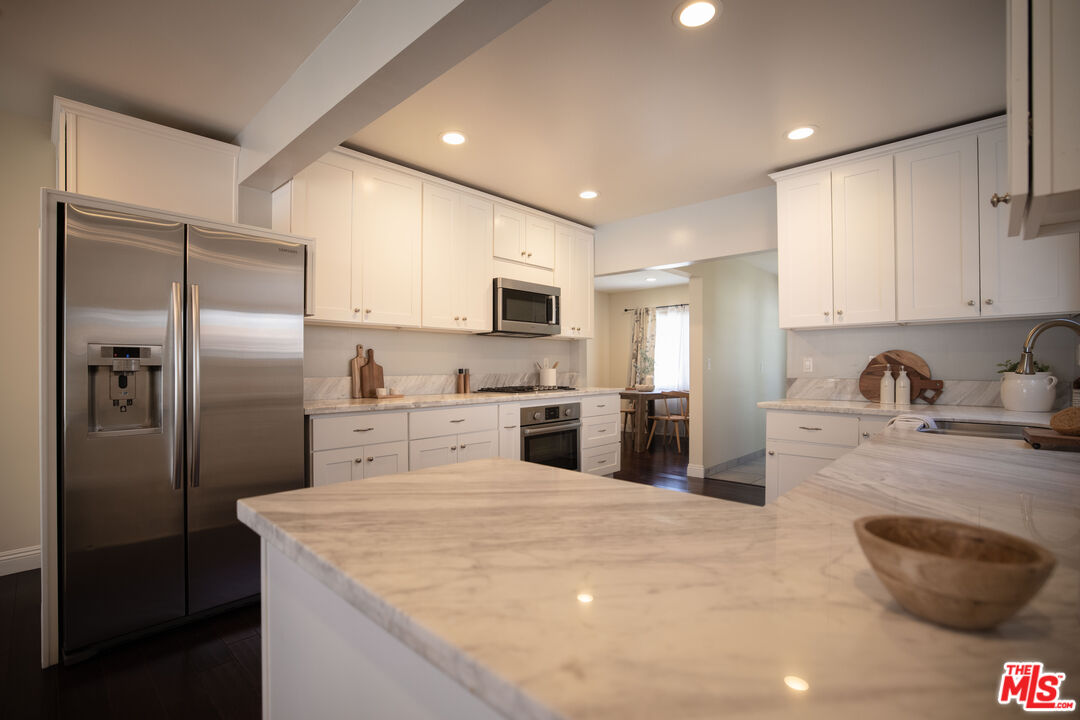 907 Westchester Pl