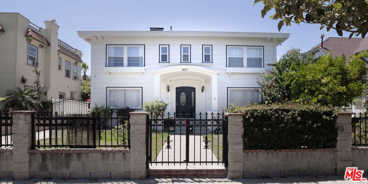907 Westchester Pl