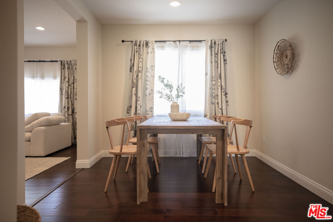 907 Westchester Pl