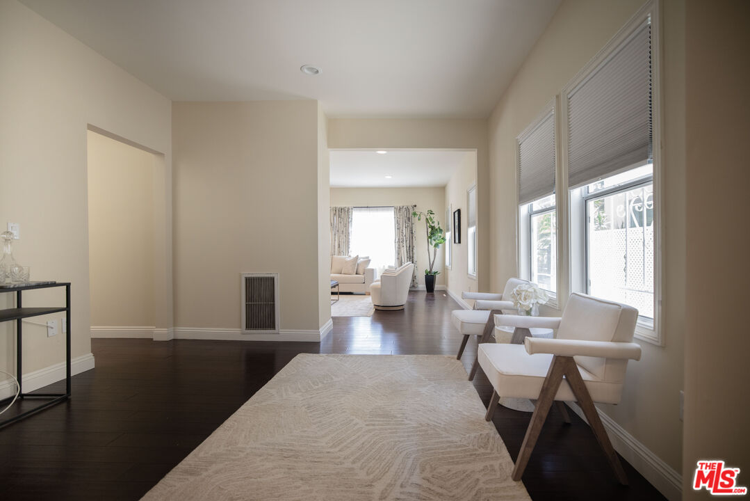 907 Westchester Pl