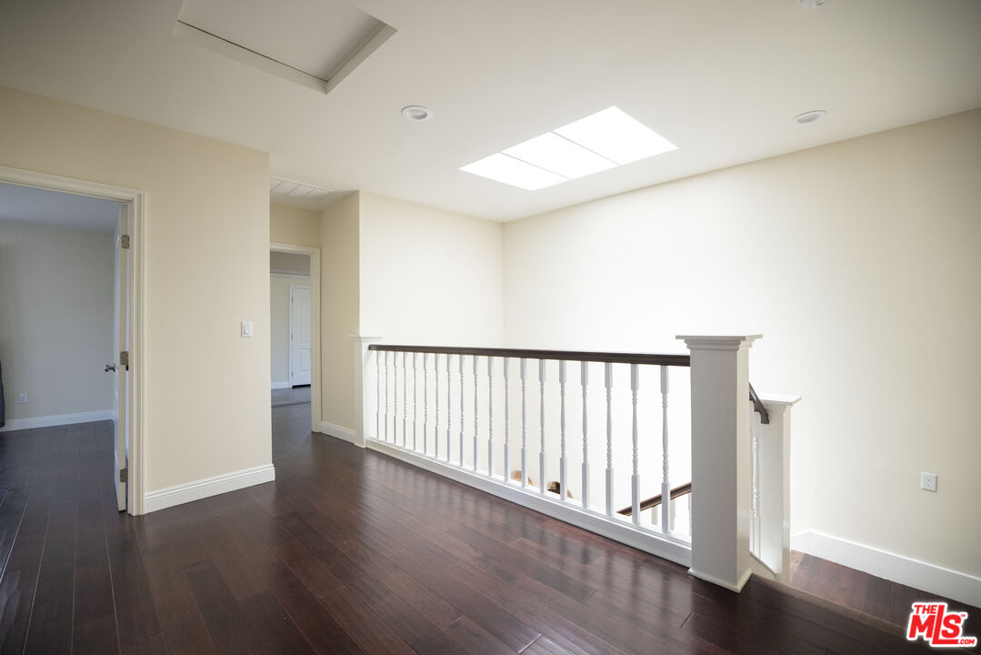 907 Westchester Pl