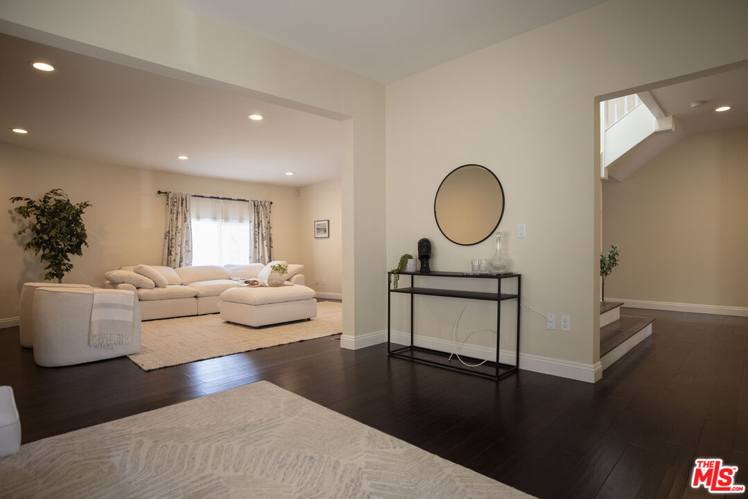 907 Westchester Pl