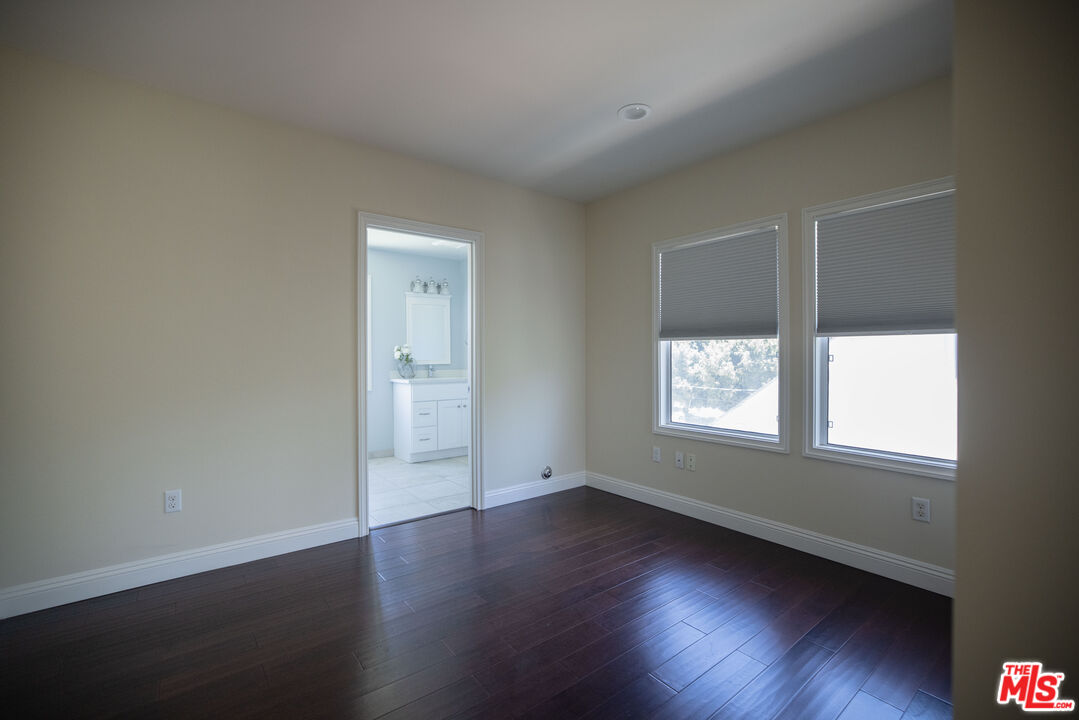 907 Westchester Pl