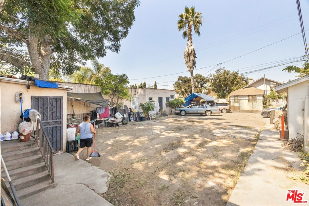 1627 S Burlington Ave