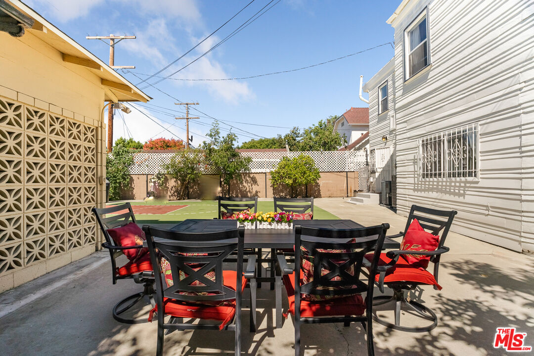 907 Westchester Pl