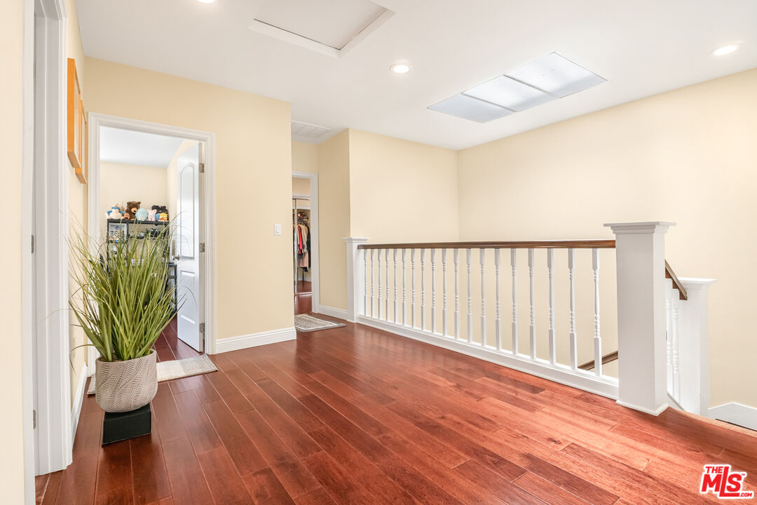 907 Westchester Pl