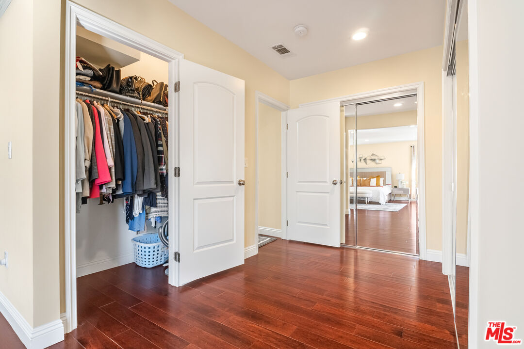 907 Westchester Pl