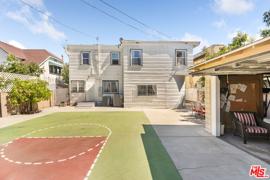 907 Westchester Pl
