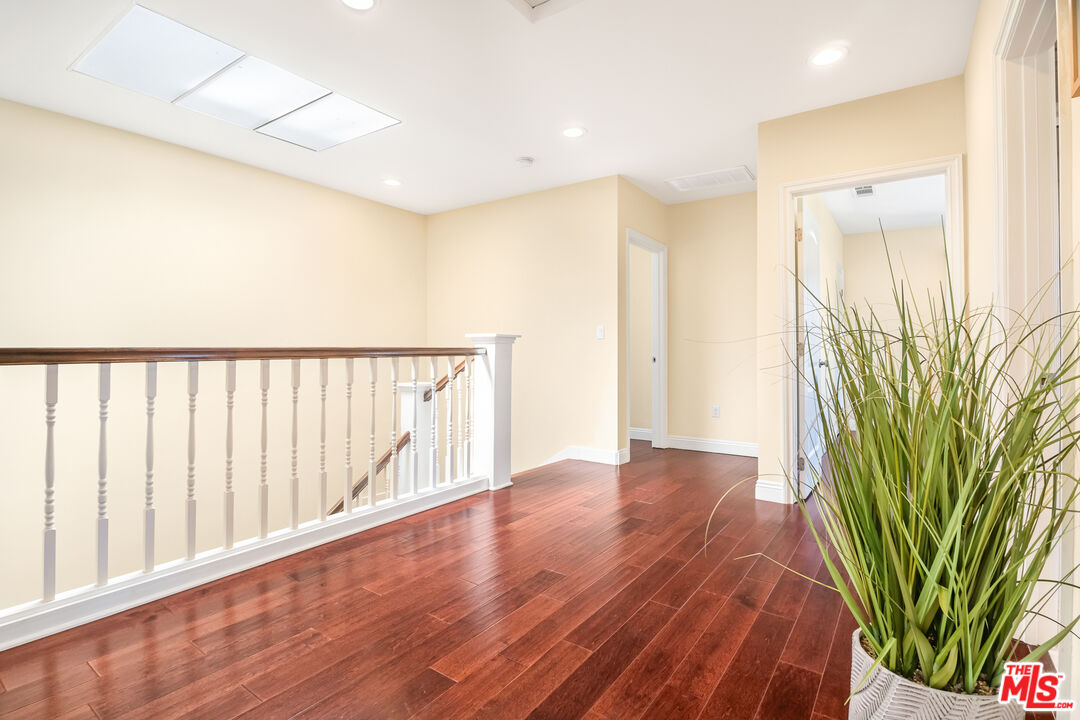 907 Westchester Pl
