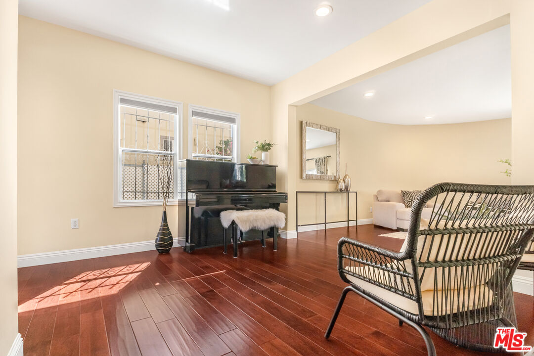 907 Westchester Pl