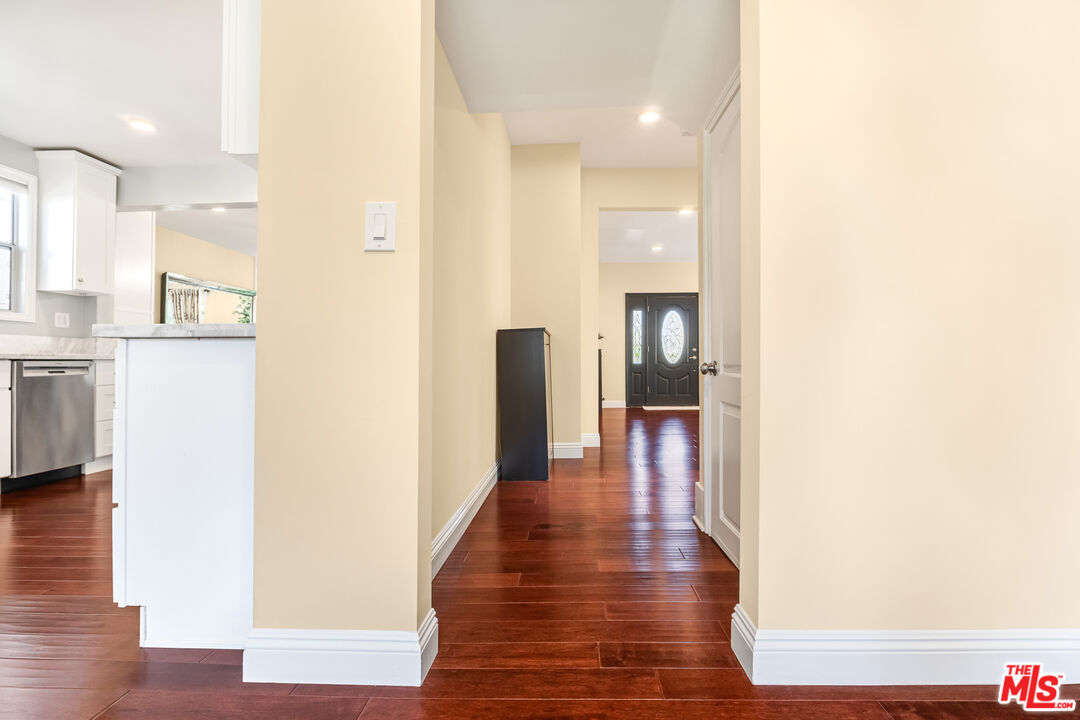907 Westchester Pl