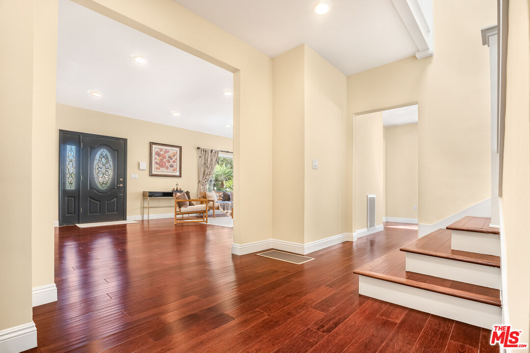 907 Westchester Pl