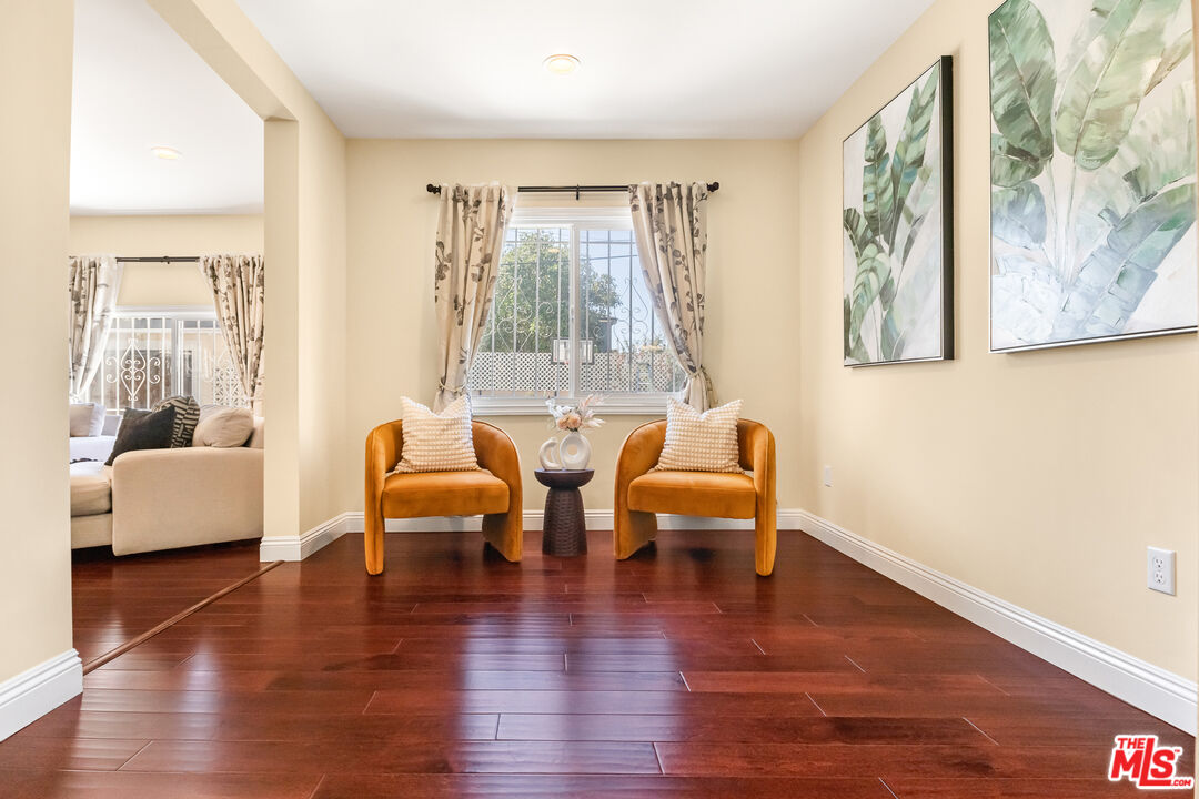 907 Westchester Pl