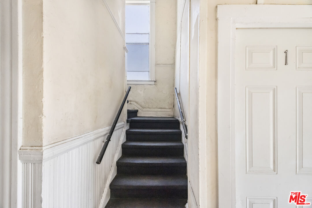 1627 S Burlington Ave