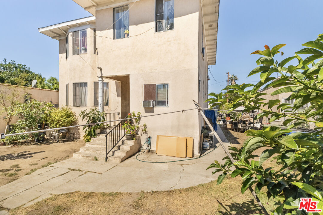 1627 S Burlington Ave