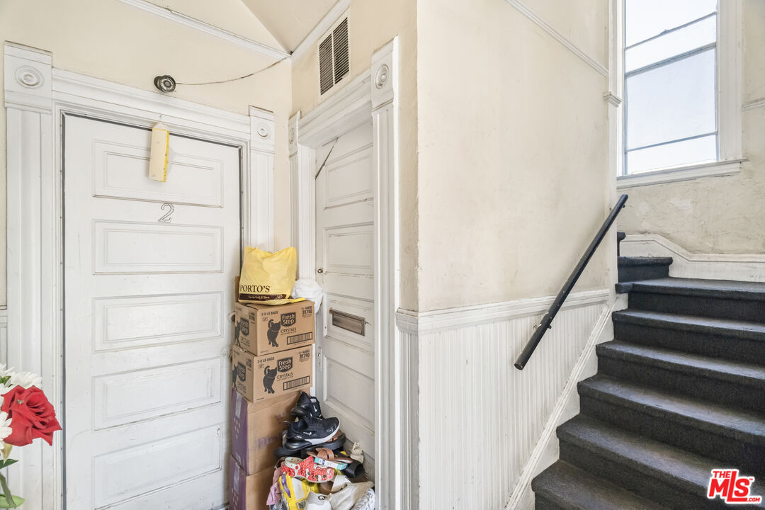 1627 S Burlington Ave