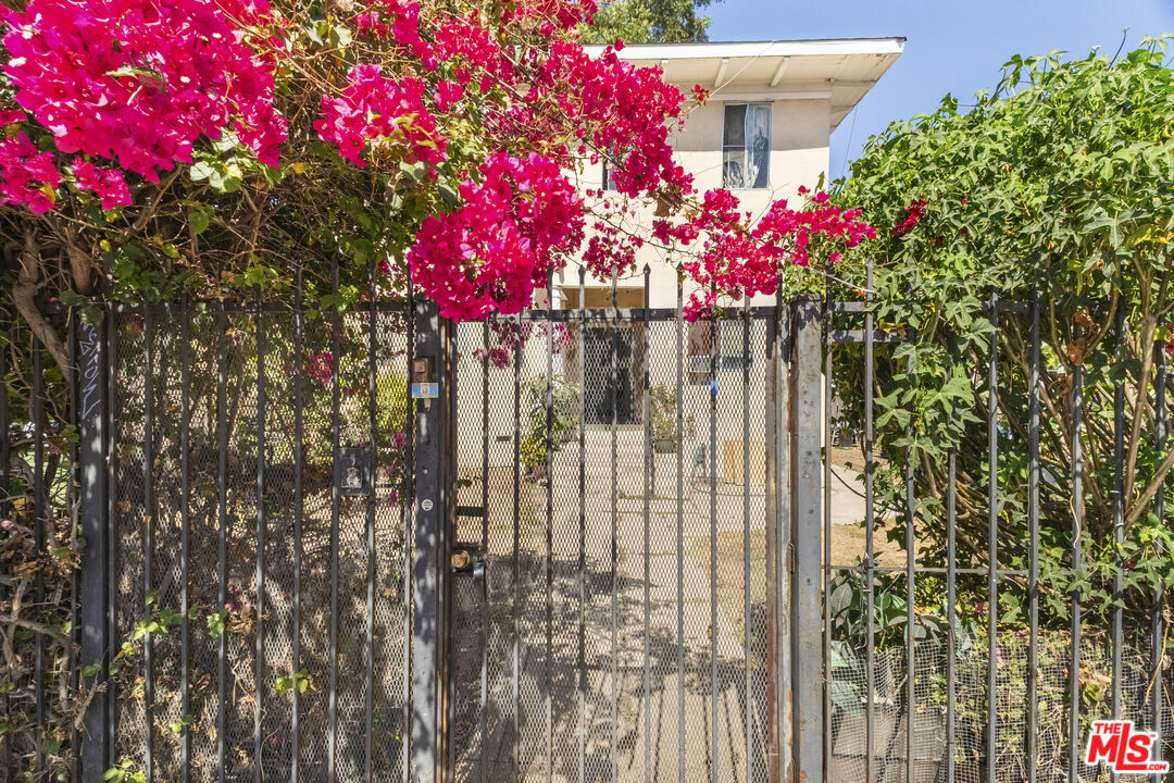 1627 S Burlington Ave