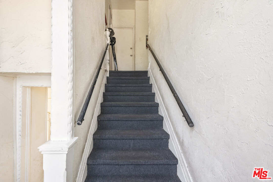 1627 S Burlington Ave