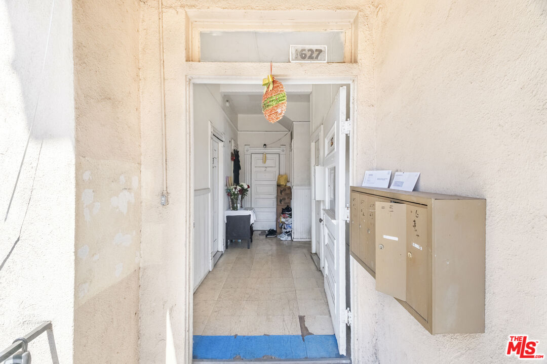 1627 S Burlington Ave