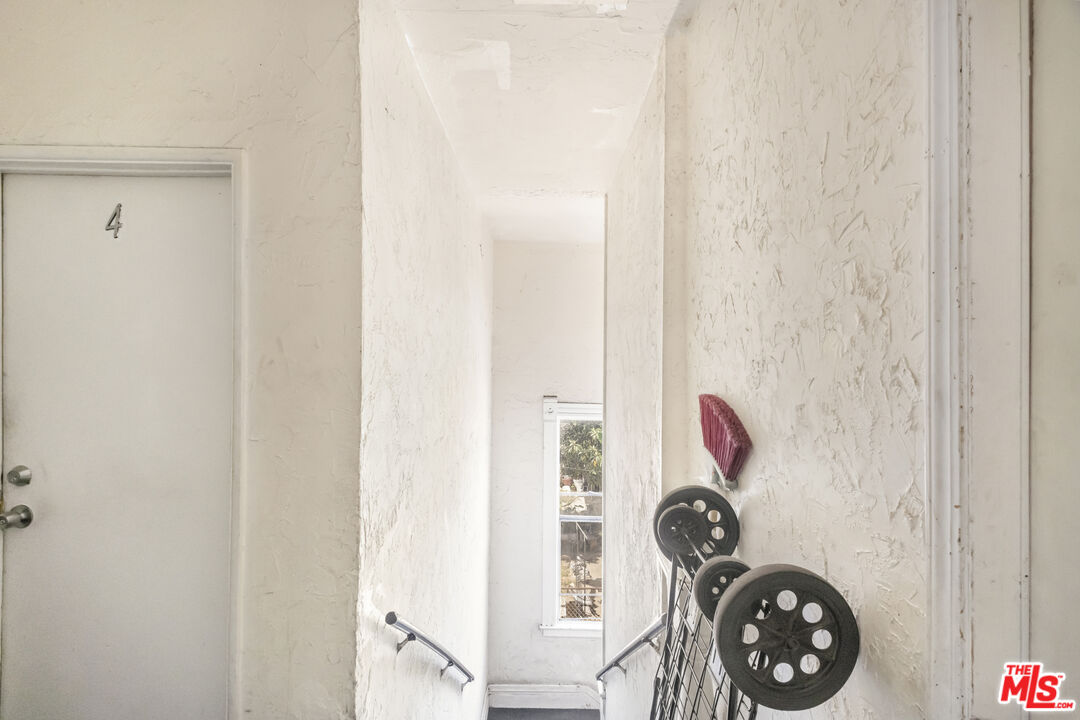 1627 S Burlington Ave