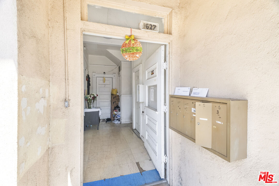 1627 S Burlington Ave