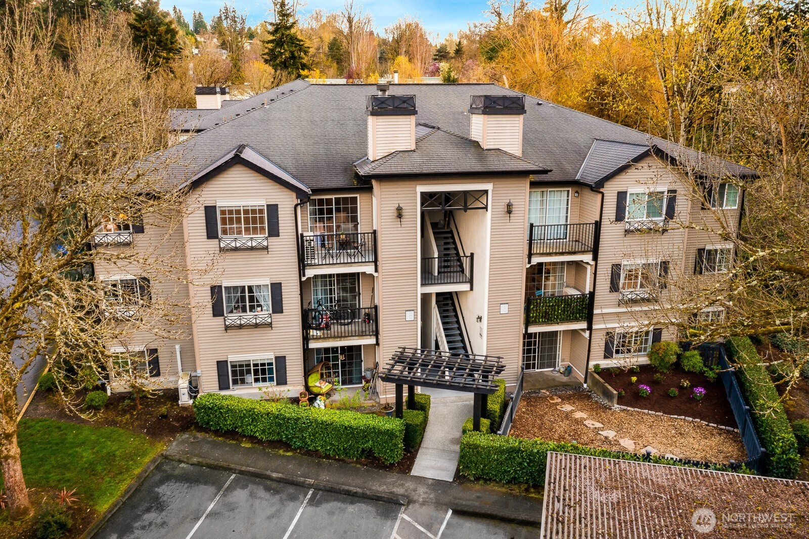 221 9th Street Unit: C301