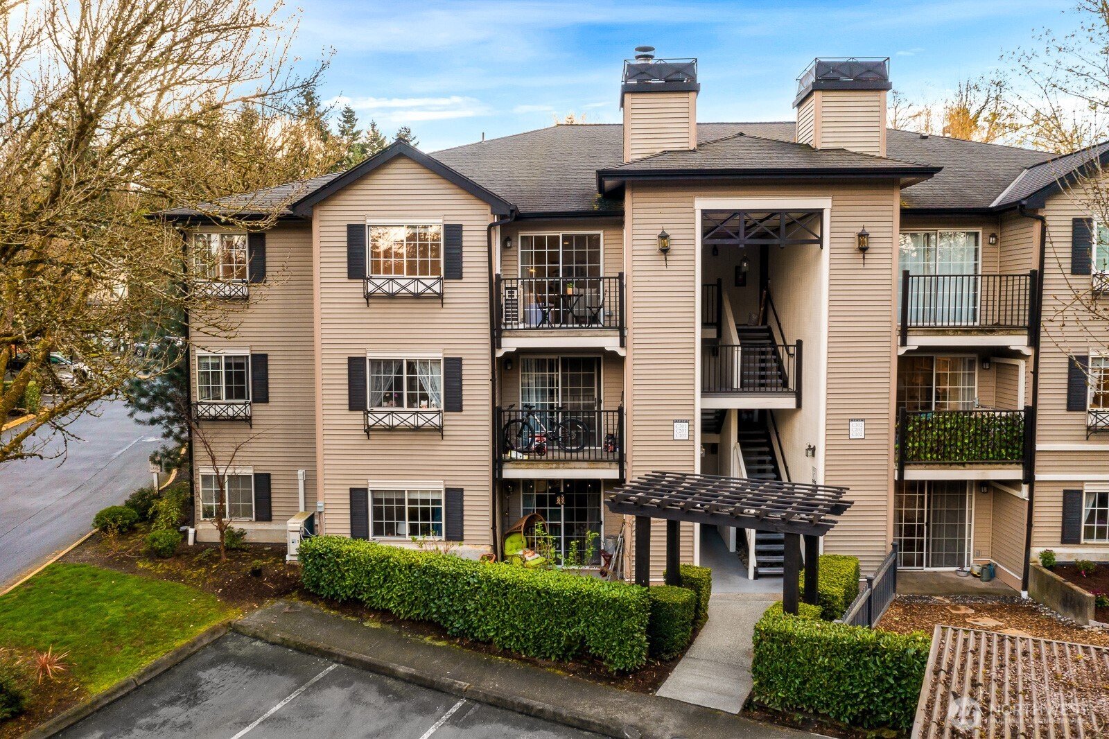 221 9th Street Unit: C301
