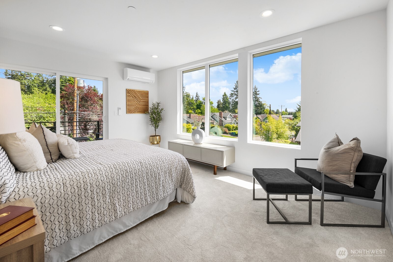 8825 Wallingford Avenue N