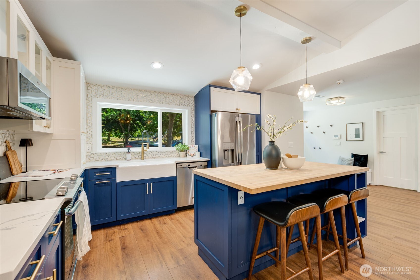 327 Martin Luther King Jr Way