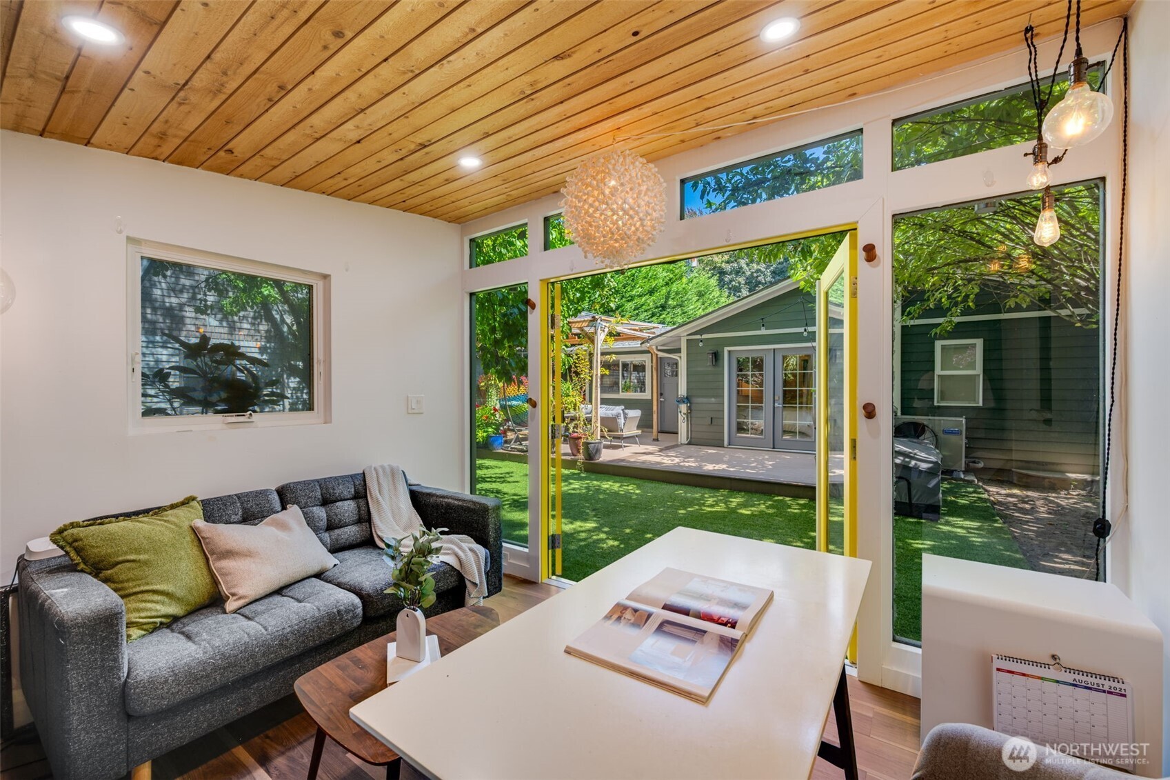 327 Martin Luther King Jr Way